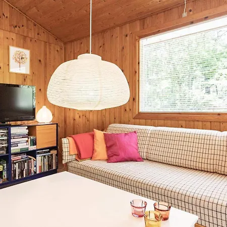 5 Person In Stege-by Traum