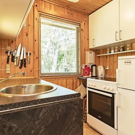 5 Person In Stege-by Traum