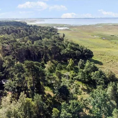 5 Person In Stege-by Traum